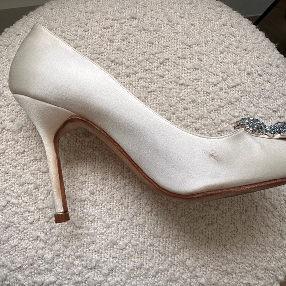 Manolo Blahnik Hangisi Bride Heels - Picture 6 of 14